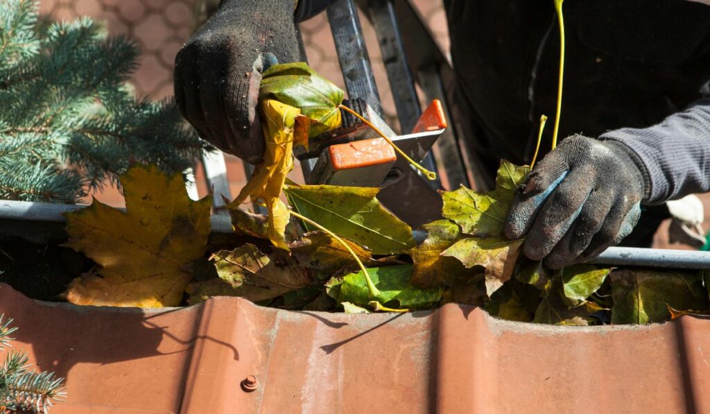 How to Unclog a Clogged Gutter How to Unclog a Clogged Gutter