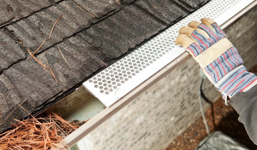 How to Unclog a Clogged Gutter How to Unclog a Clogged Gutter